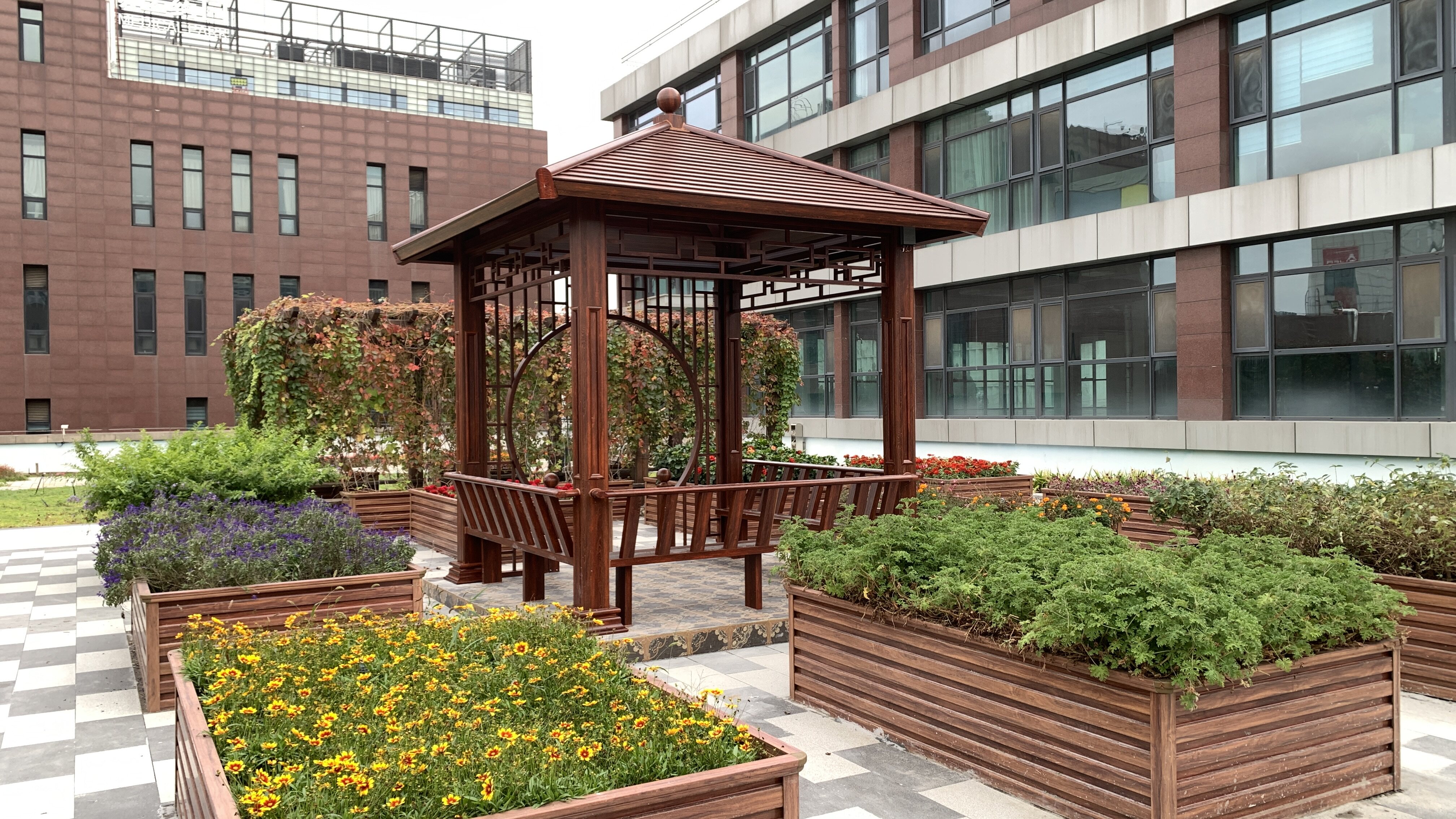 新中式铝合金凉亭庭院实景1 新中式铝合金凉亭庭院实景1